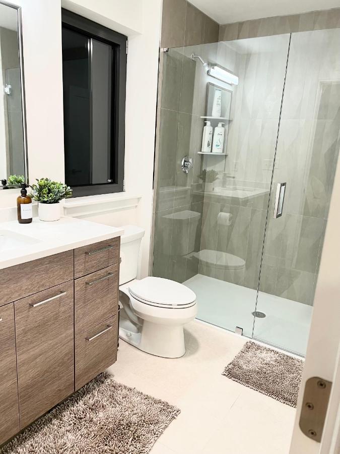 Modern 2 Bed Furnished Apartment In Quincy Buitenkant foto